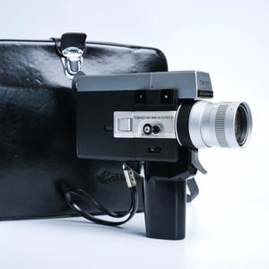 Canon Auto Zoom 518 Super 8 Camera with C-8 9.5–47.5mm f/1.8 Lens – Fully Working with Case (1960s Classic)