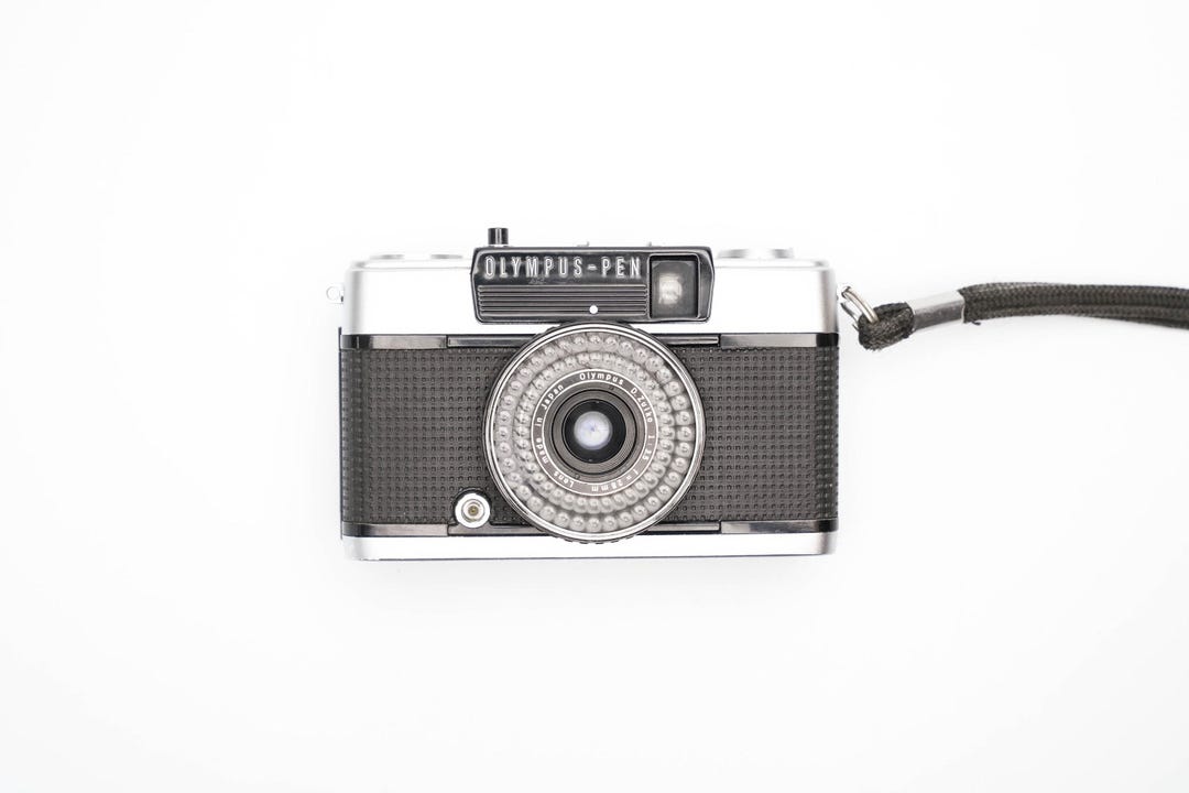 オリンパス ペン EE-3 - 作動光計付きコンパクトハーフサイズカメラ