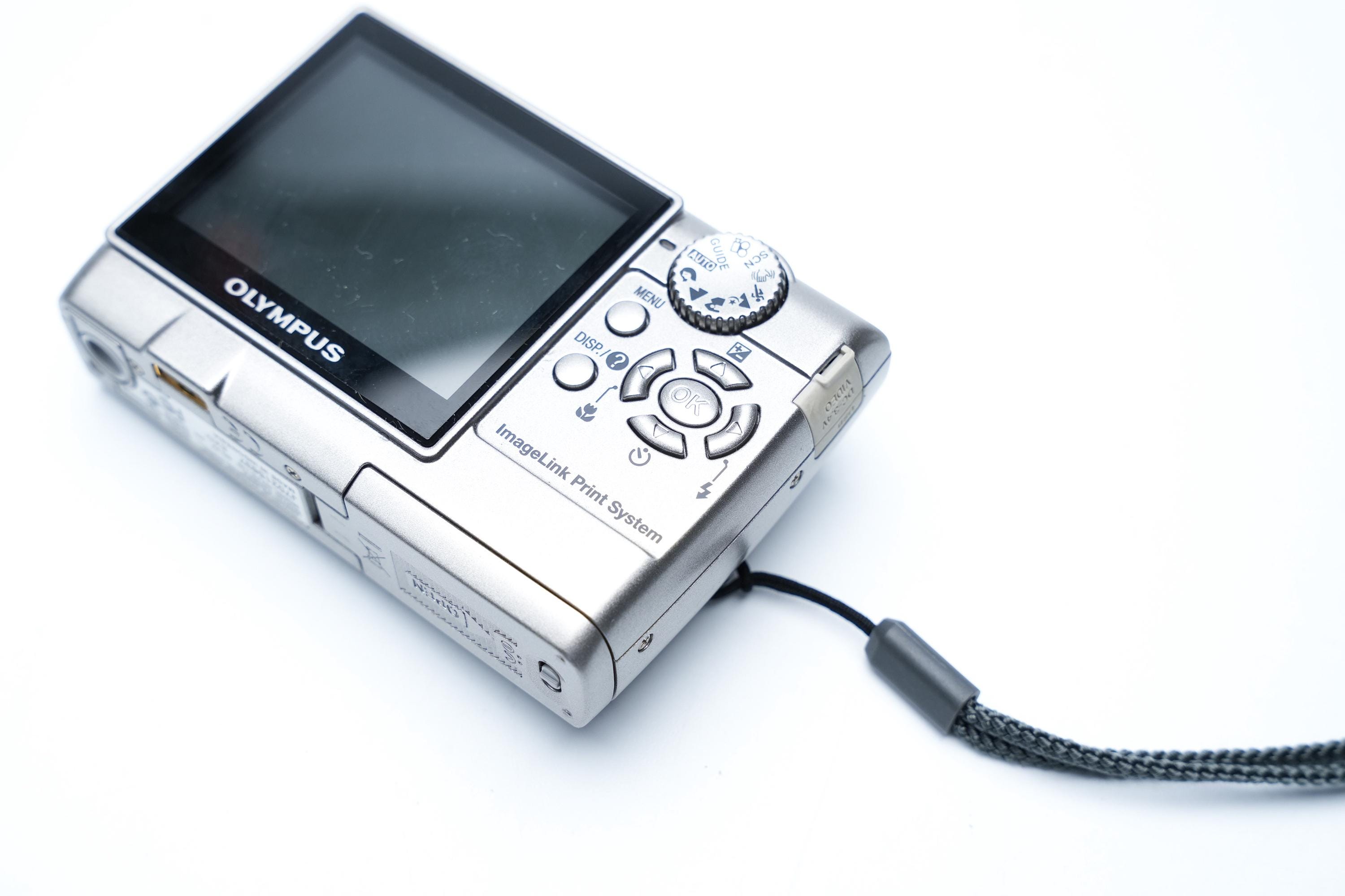 Olympus FE-140 Digital Camera From 2006 – 6MP, 3x Zoom, 2.5