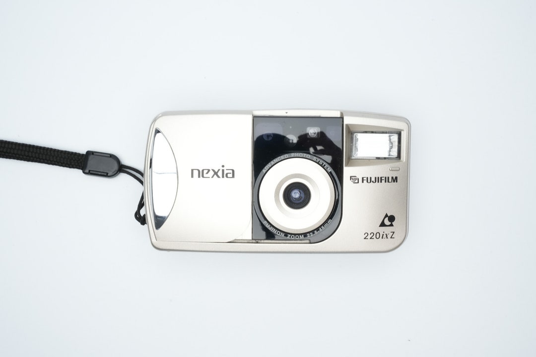 Fujifilm Nexia 220 Ixz – Compact and Stylish 90s APS Film Camera