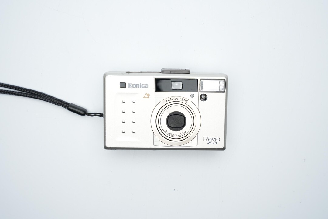 コニカ Revio Z3 コンパクトAPSカメラ – アナログ写真のエレガンスと