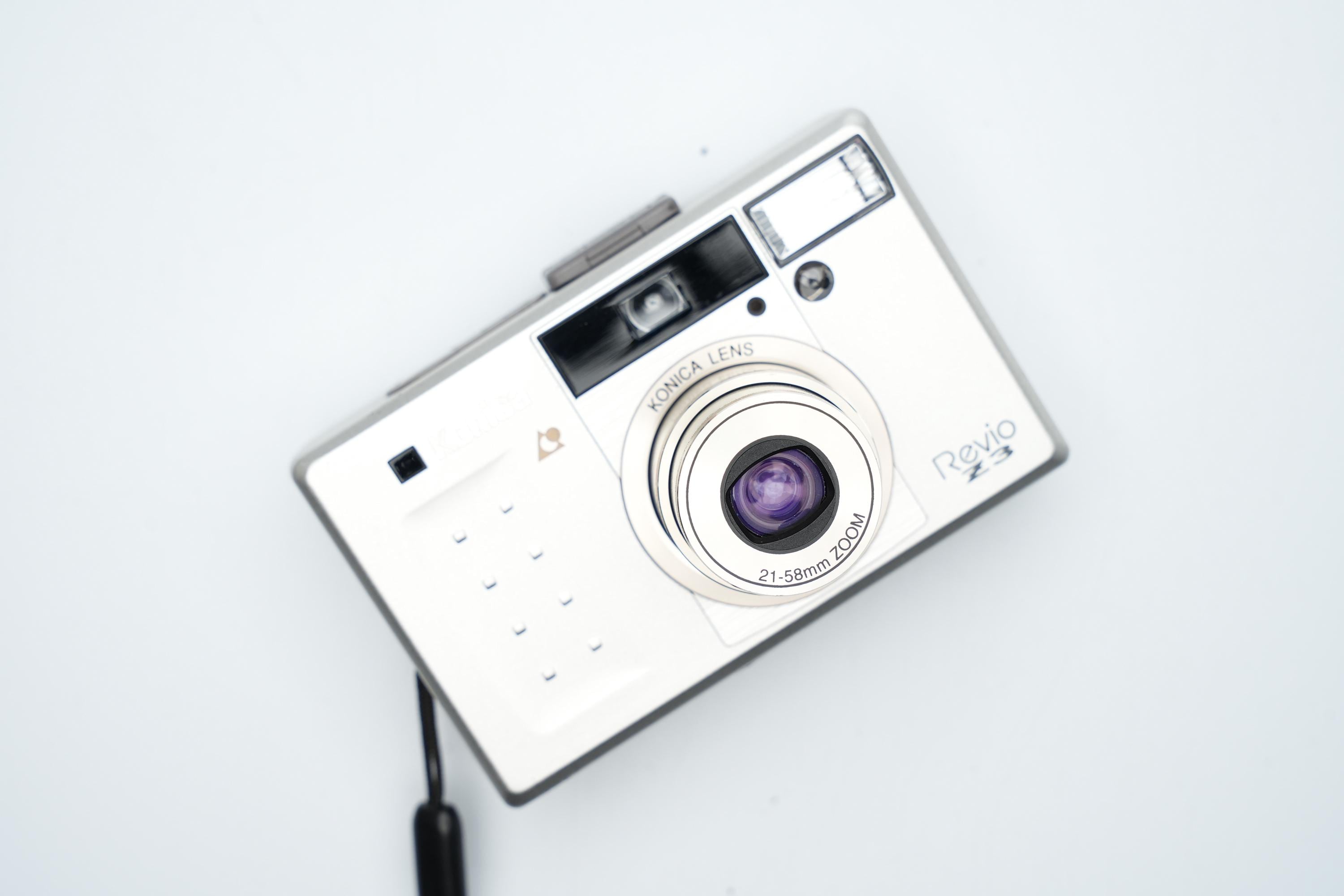 コニカ Revio Z3 コンパクトAPSカメラ – アナログ写真のエレガンスと