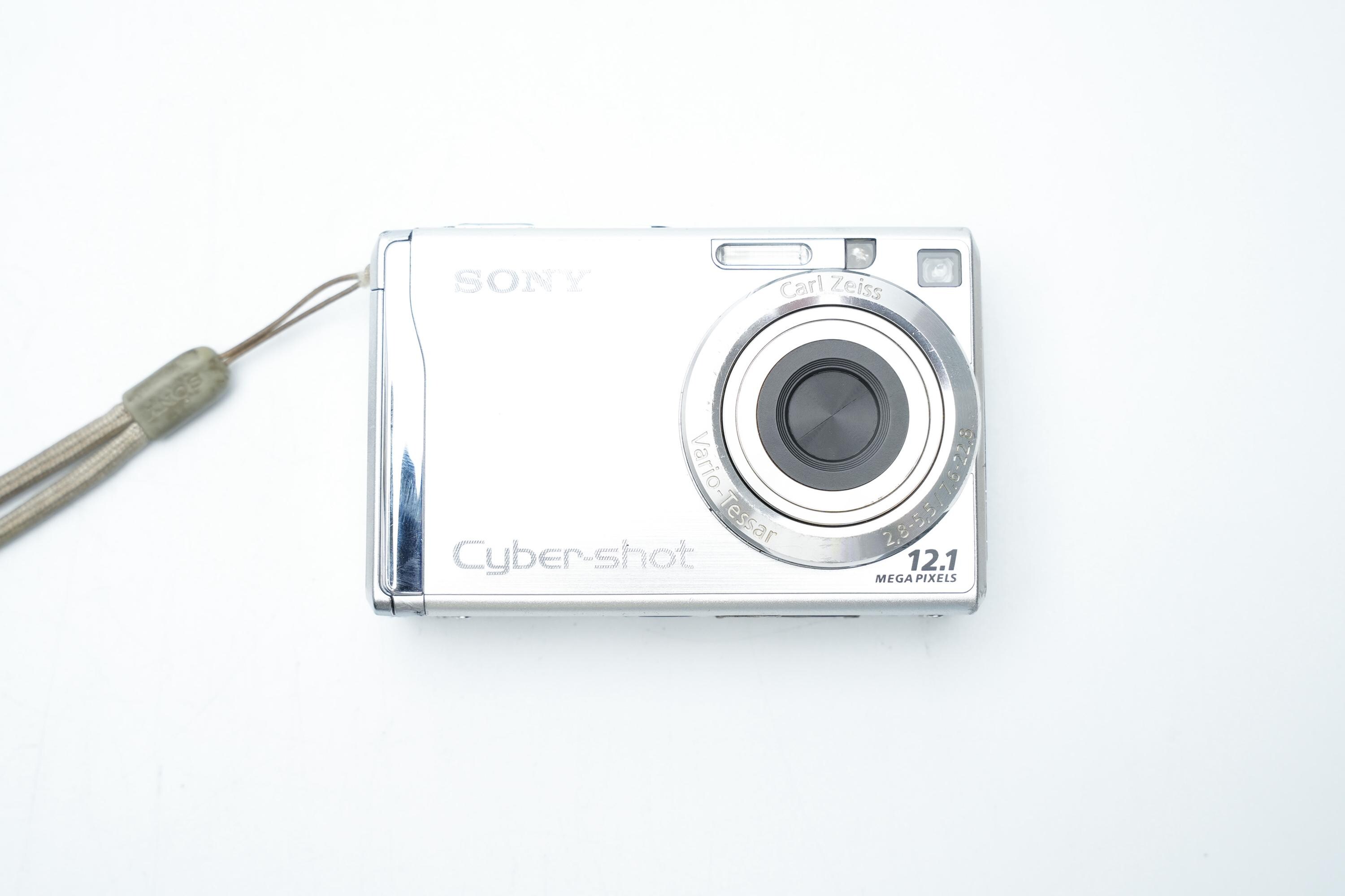 中古 SONY Cyber-shot カメラ Carl Zeissレンズ Sony Cybershot DSC-S60 Camera 3x Zoom 4.1 Mega Pixels Case Logic
