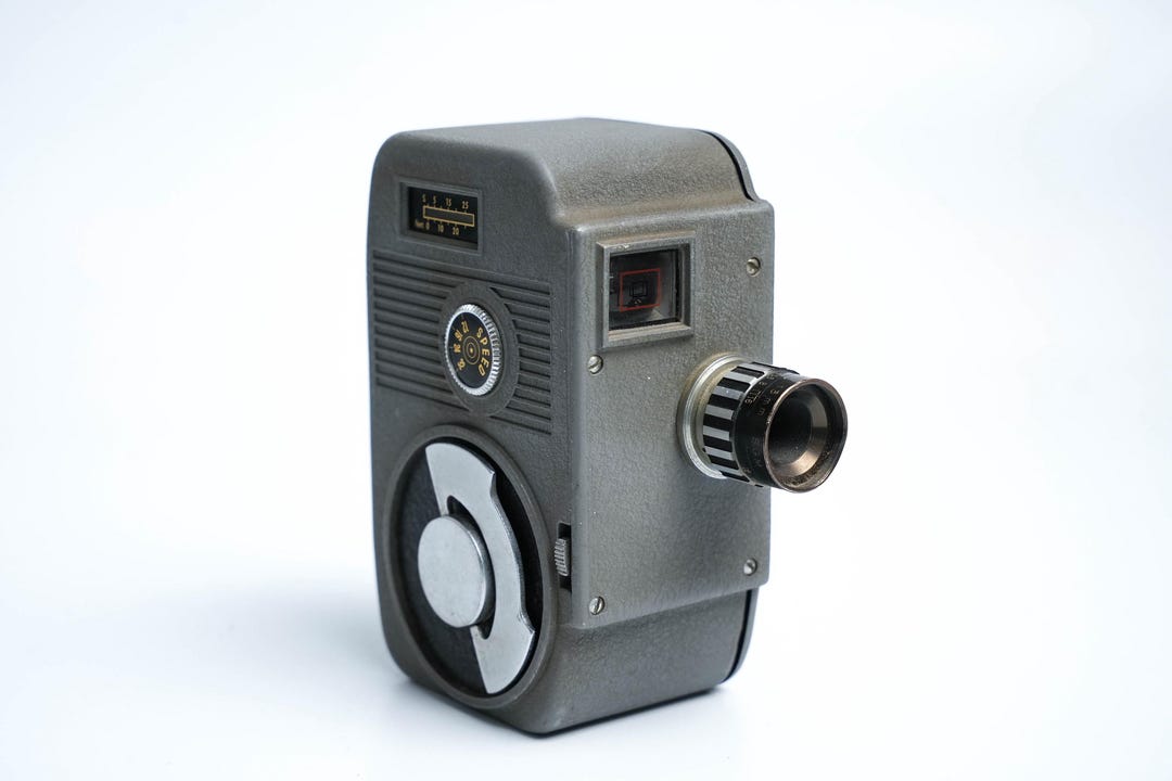 Crown 8 8mm フィルムカメラ 本体 専用ケース付き il_1080xN.6788643566_lctg.jpg