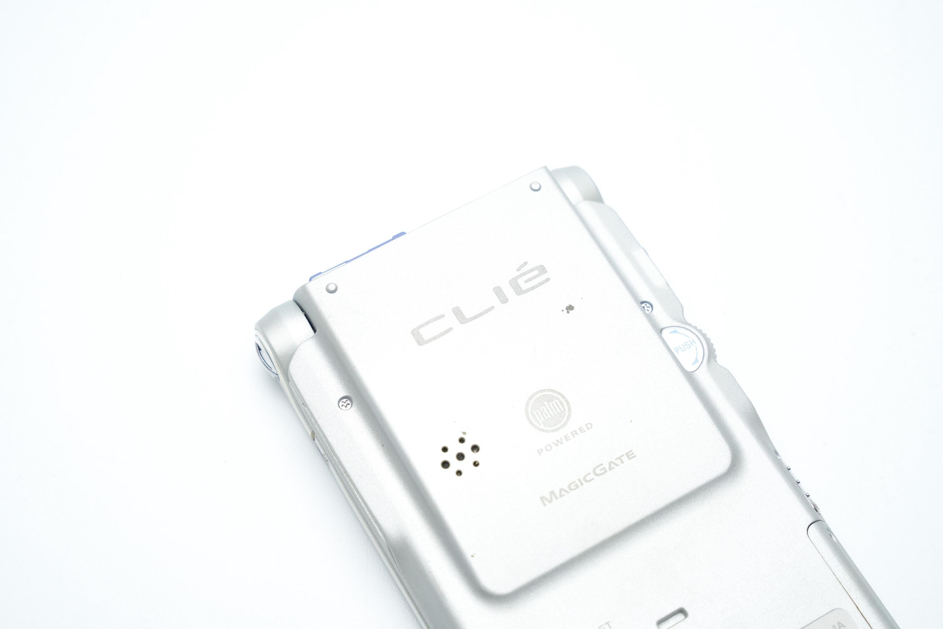 Sony CLIÉ PEG-NX70V Pda – Silver, Palm Os 5, Camera, QWERTY