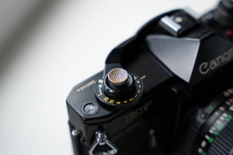 Patroon detail van messing ontspanknop.