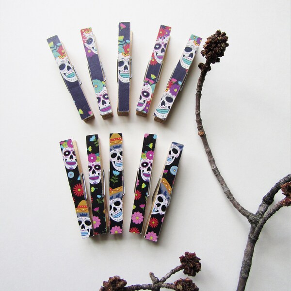 Day of Dead Clothespins, Handmade, Skulls and Flowers, Wood Clothespins, Decorated Clothespins, Party Supplies, Halloween Decor