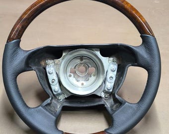 ステアリングホイール 1983年製 ウッドとアルミニウム製 ステアリングホイール 1983年製 ウッドとアルミニウム製 ステアリング