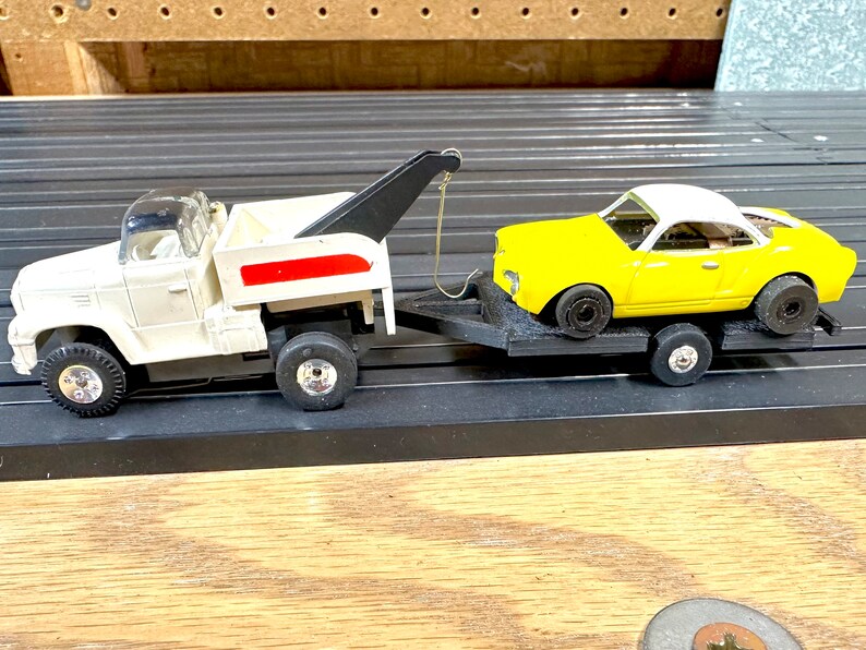 1:64 Scale 3D Printed Flatbed Truck Toolbox - Angled Design For Model Trucks