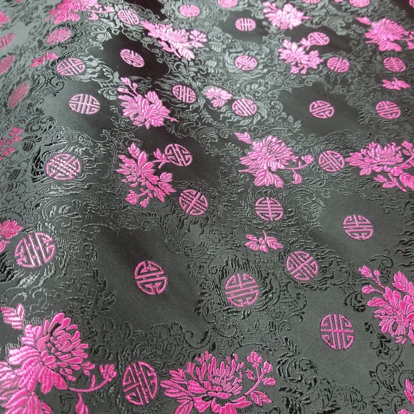 Tissu brocart de soie noir et rose fuchsia motif floral médaillon -d'un demi-mètre-