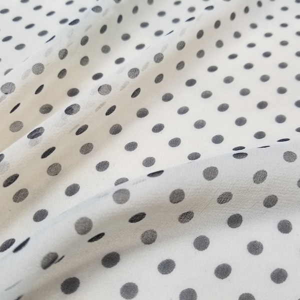 Tessuto di seta stampato in chiffon e motivo a pois bianco/grigio/verde pallido -per mezzo metro-