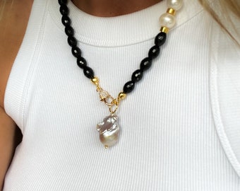 Black onyx baroque pearl pendant necklace, toggle clasp pearl pendant necklace, statement gemstone necklace, pearl necklace gold, women gift