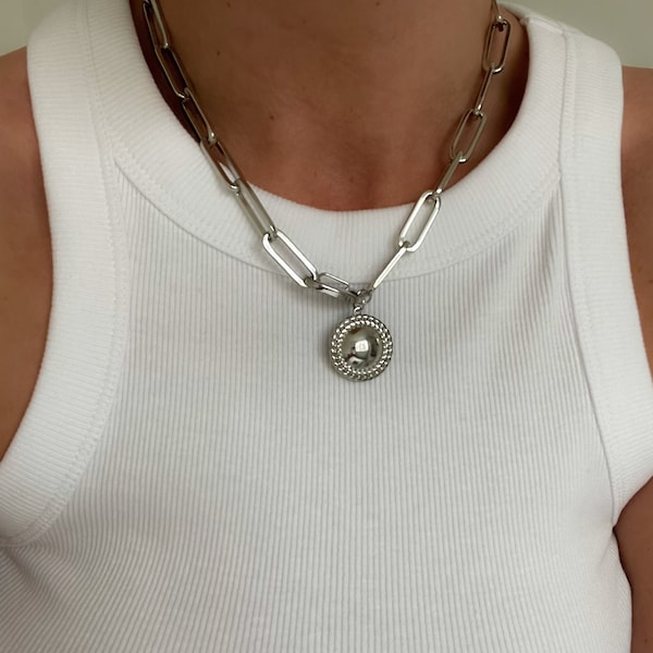 Silver chunky chain necklace, silver chunky choker, silver chain choker, silver chain with pendant, statement necklace, trendy jewelery uk