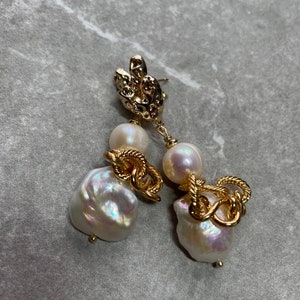 Orecchini Pendenti In Perla Naturale South Sea Bianca 14x21mm - Oro, AAA