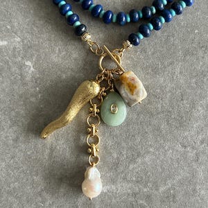 Lapis Lazuli Perlen Multi Charm Halskette: Türkis, Achat, Perle, Horn Bild 4
