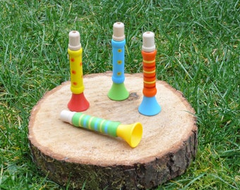 bunte Trompete aus Holz für Kinder - Ostern, Kindergeburtstag, Holzspielzeug, Spielzeug