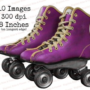 Pu&ograve; includere: Un paio di pattini a rotelle viola con lacci bianchi e rifiniture gialle. I pattini hanno quattro ruote e sono su uno sfondo bianco.