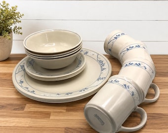 Corelle "First of Spring" pattern Floral Dinner Set 4 Place Settings Beige/Blue