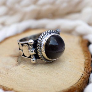 Vintage Black Star Sapphire Ring: 925 Sterling Silver Cabochon