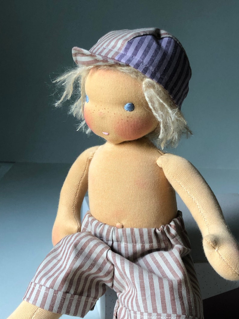 Jonne, Waldorfpuppe, Puppe, Stoffpuppe, Puppe nach Waldorfart, Doll, Maipuppe, Maikind Bild 4