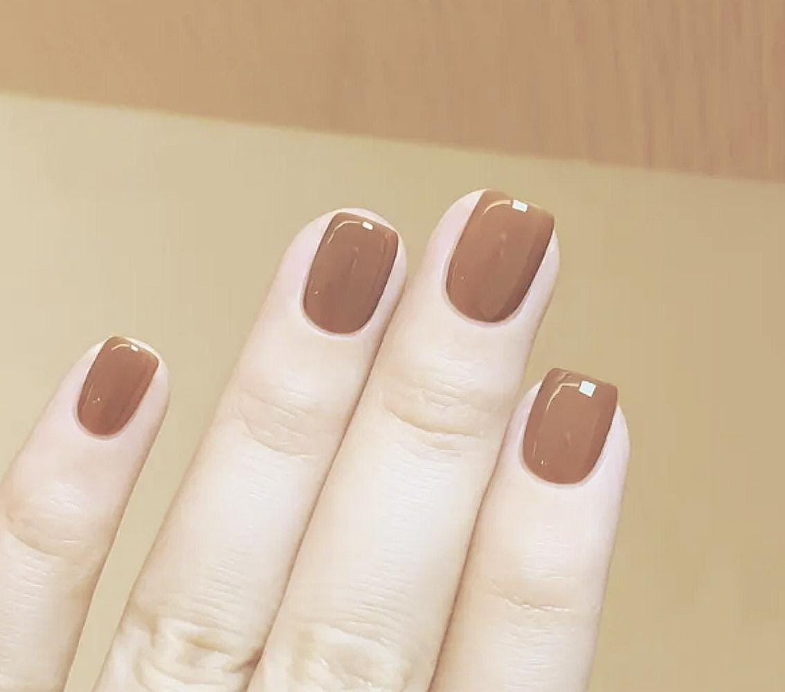 Classic Caramel Brown Nails That Shine