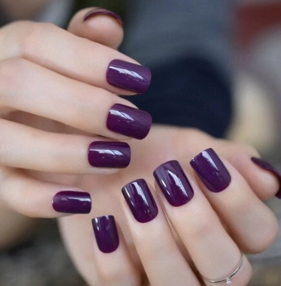 purple short nails