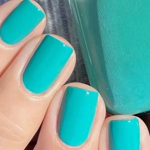 Glue On Press On Nails - Petite Short Rounded Square - Bright Turquoise Blue