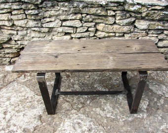Tavolino in metallo e legno