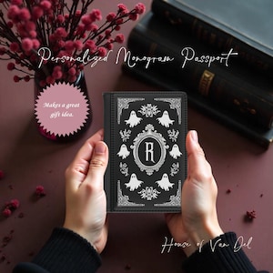 Funda para pasaporte personalizada con monograma de fantasma gótico o billetera de viaje gótica, idea de regalo para viajeros de Wanderlust Dark Academia