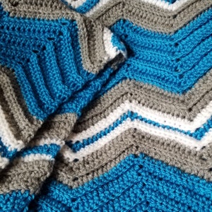Crochet chevron baby/kids/pet blanket