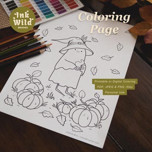 Könnte beinhalten: Eine weiße Malvorlage mit einer Strichzeichnung eines Geistes, der einen Hexenhut trägt und eine Tasse hält, umgeben von Kürbissen und fallenden Blättern. Der Text lautet Coloring Page, Ink Wild Brushes und Printable or Digital Coloring.