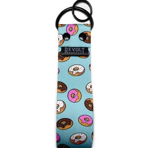 Llavero con diseño de donut para entusiastas de la motocicleta o el automóvil, llavero inspirado en moto, llavero de donut, llave de lanzamiento