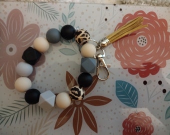 Leopard print black keychain bracelet