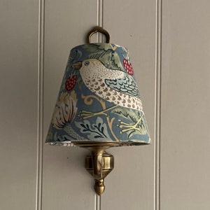 Lámpara de techo de lujo con pinza para vela William Morris Strawberry Thief, de pizarra y vitela. Hecha a medida. Hecha a mano. Apliques de pared. Lámparas de araña.