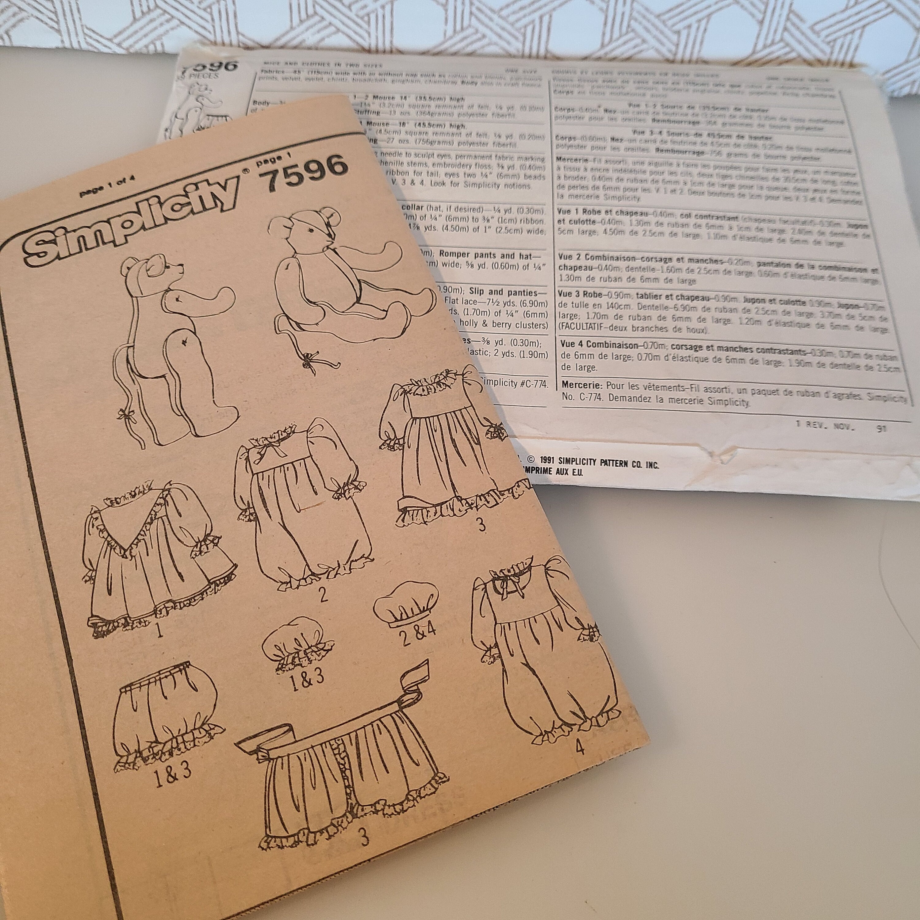 7596 Vintage 1991 Simplicity Crafts Sewing Pattern by Faith