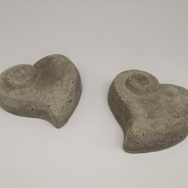 2 Stück kleine Herzen aus Beton, Herzchen Liebe Love Herz Hochzeit Muttertag Jahrestag Valentinstag Geschenk