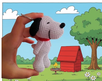 Mini Snoopy Amigurumi Schlüsselanhänger – Handgemachter gehäkelter Hunde Schlüsselanhänger – Nettes Geschenk für Snoopy Liebhaber – 10 cm kleiner gehäkelter Schlüsselanhänger – Amigurumi Keyc
