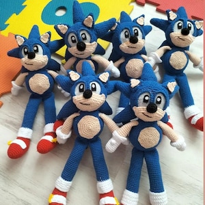 Handmade Sonic the Hedgehog Plush – Crochet Blue Sonic Doll – 30 cm Soft Amigurumi Gamer Toy – Video Game Character Gift – Collector’s Favor