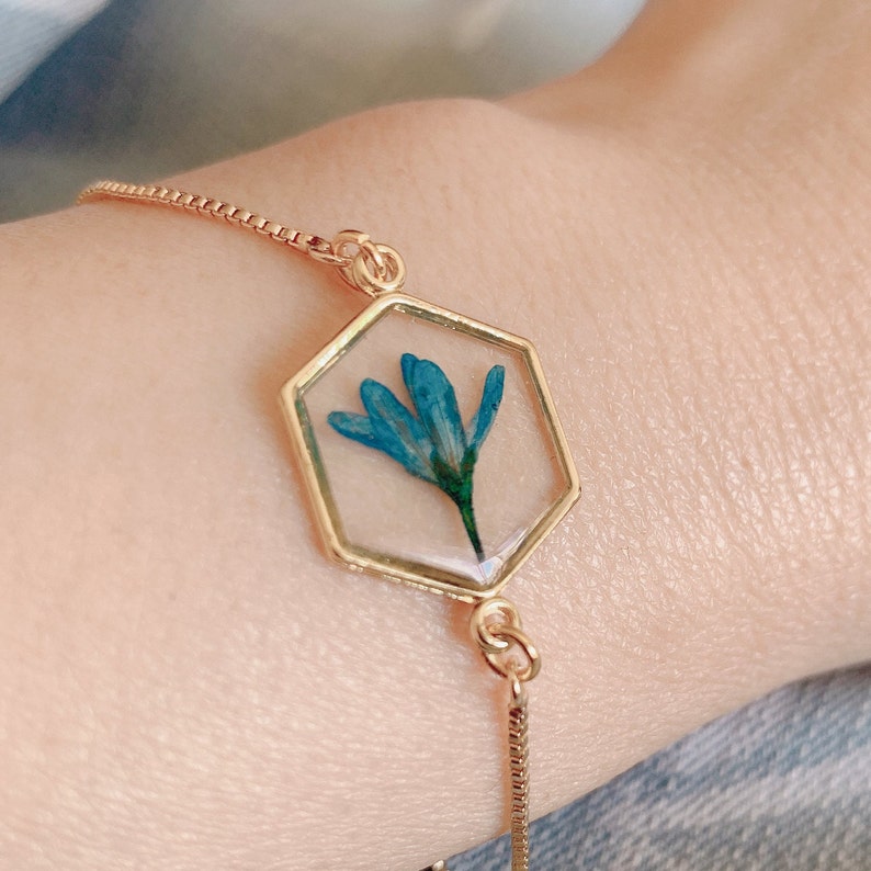 Dried flower bracelet, pressed real flower hexagonal bracelet, Bridesmaid jewelry, wedding jewelry,Bloom baby shower jewelry/Christmas Gift Blue