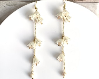 Boucles d'oreilles pendantes muguet/Boucles d'oreilles pendantes/Boucles d'oreilles fleur fée blanche/Boucles d'oreilles fleurs de printemps/Cadeau pour elle