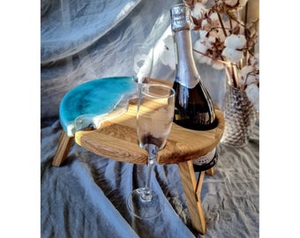 Table de pique-nique à vin| Table portable pliante en résine époxy en chêne | Plateau en bois naturel pour quatre verres| Actif| Vagues en résine océanique| Cadeau de mariage|