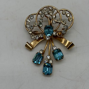 Very Pretty, Art Deco Blue and Clear Stone Brooch