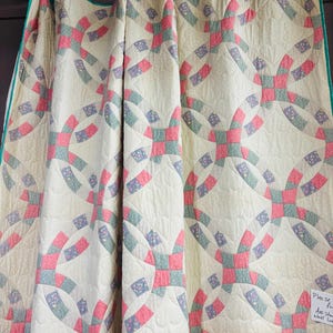 Beautiful, Handmade, Vintage Wedding Ring Quilt