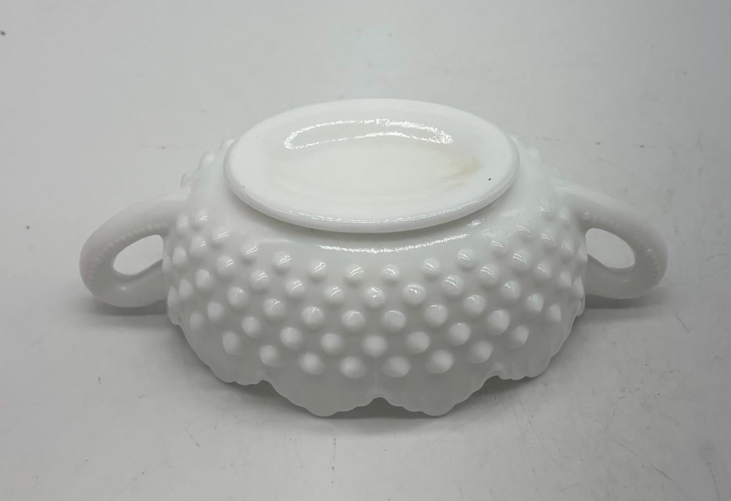 フェントン　ホブネイル　ホワイト　ナッピーディッシュ ヴィンテージ、フェントン、ホブネイル、ミルクガラス ナッツ