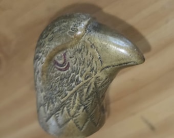 Cabeza de águila de latón