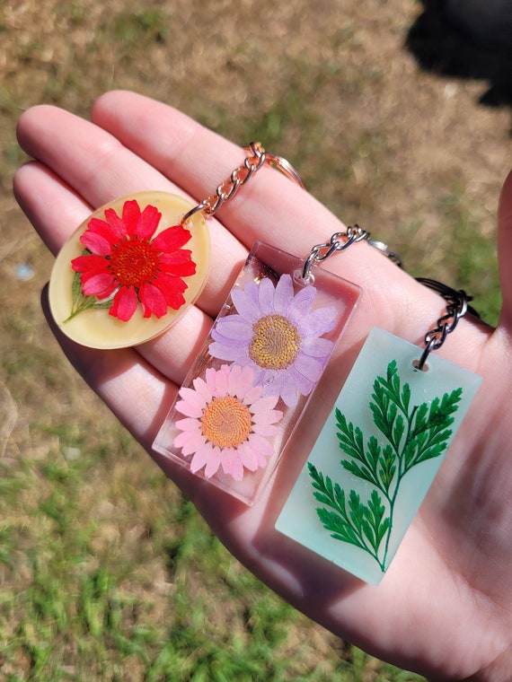 Resin Pressed Flower Keychains Etsy