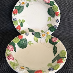 Vintage Italian Majolica Fruit Bowls - Charming Pair of High Relief Ceramic Summer Berry Dishes - Handmade Italian Pottery
