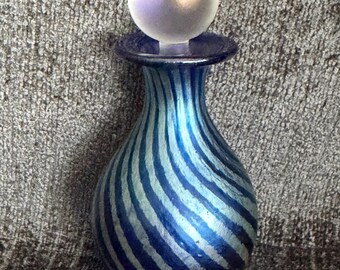 Original Signed Isle of Wight Glass England Iridescent Swirl Perfume Bottle – Vintage IOW Studio Art Glass with Frosted Stopper Cobalt Blue