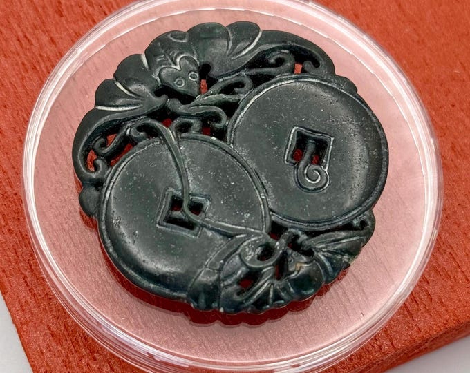 Black Green Natural Jade Hand Cut Bat Round Amulet Medallion Pendant Lucky Piece