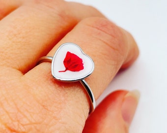 Hand-made real gypsophila baby's breath poppy adjustable ring (heart)